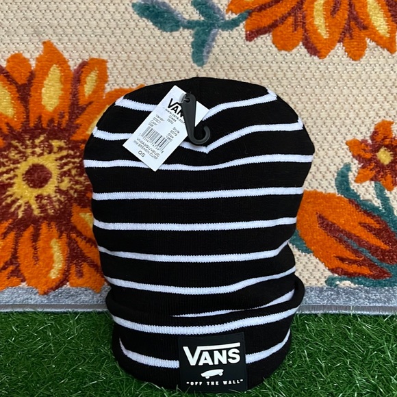 VANS BREAKIN CURFEW KNIT CUFF BEANIE ADULT HAT BLACK WHITE VN0A5GUV2UC 
WOMENS - Picture 6 of 16
